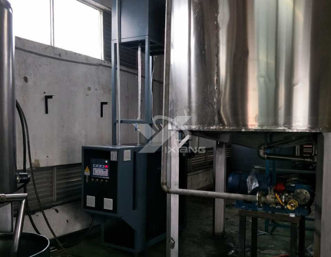 深圳導(dǎo)熱油加工客戶現(xiàn)場——模溫機(jī)
